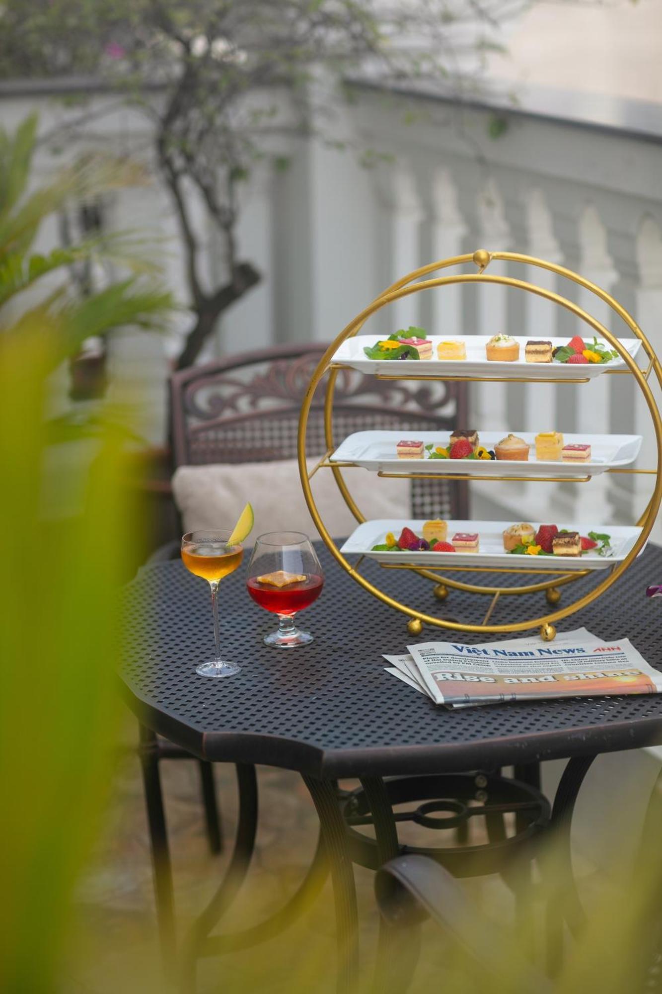 The Oriental Jade Hotel Hanói Exterior foto Afternoon tea at the hotel