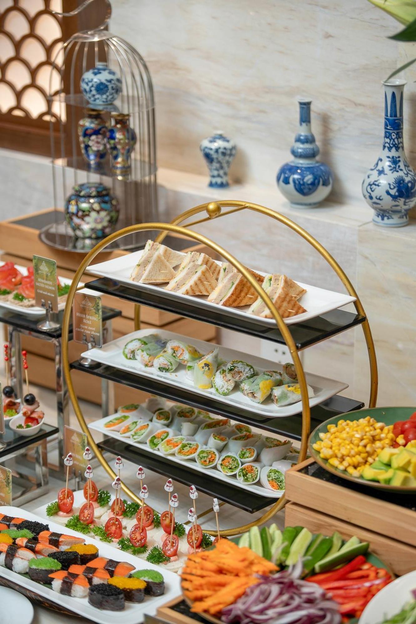 The Oriental Jade Hotel Hanói Exterior foto A three-tiered serving tray