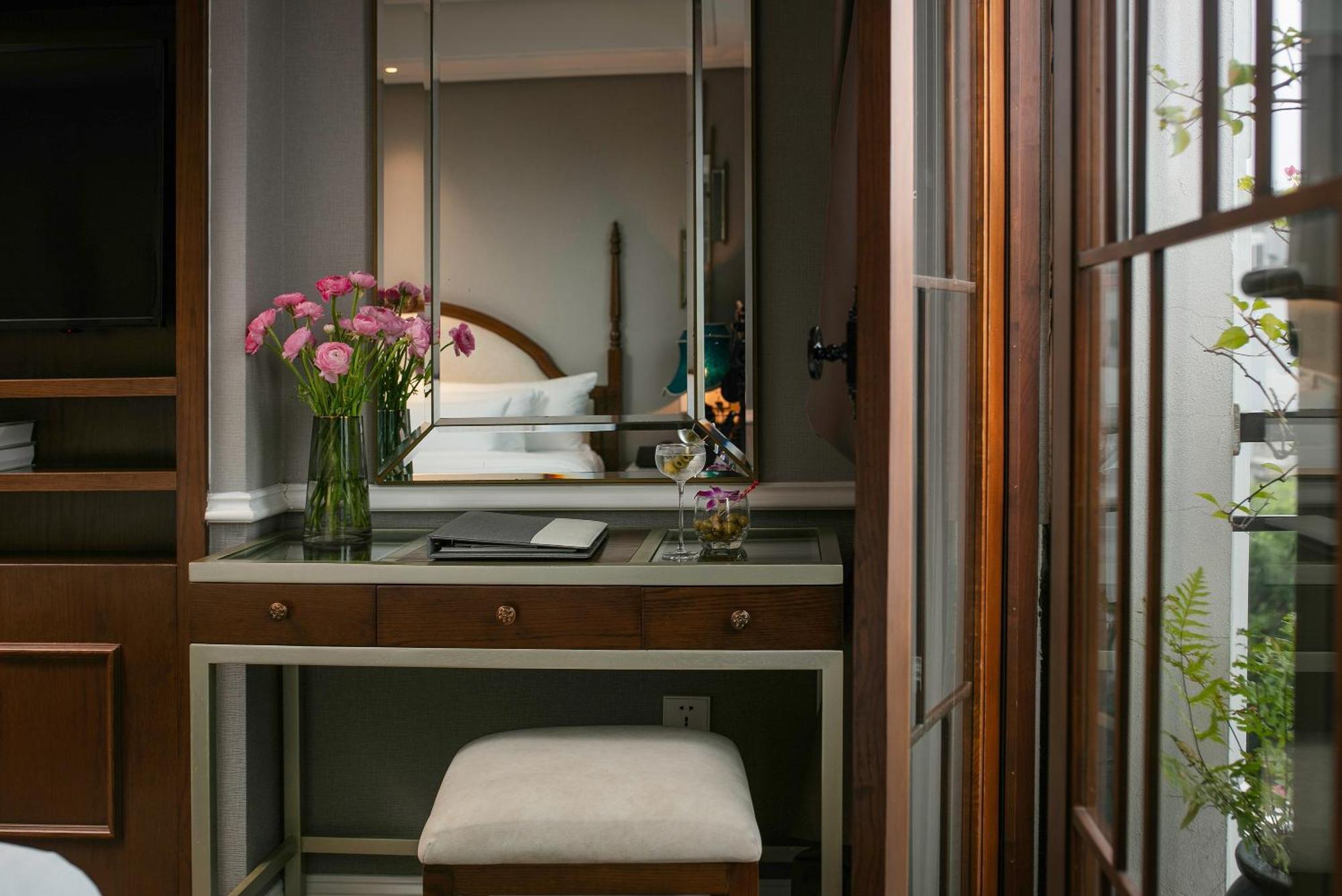 The Oriental Jade Hotel Hanói Exterior foto A dressing table