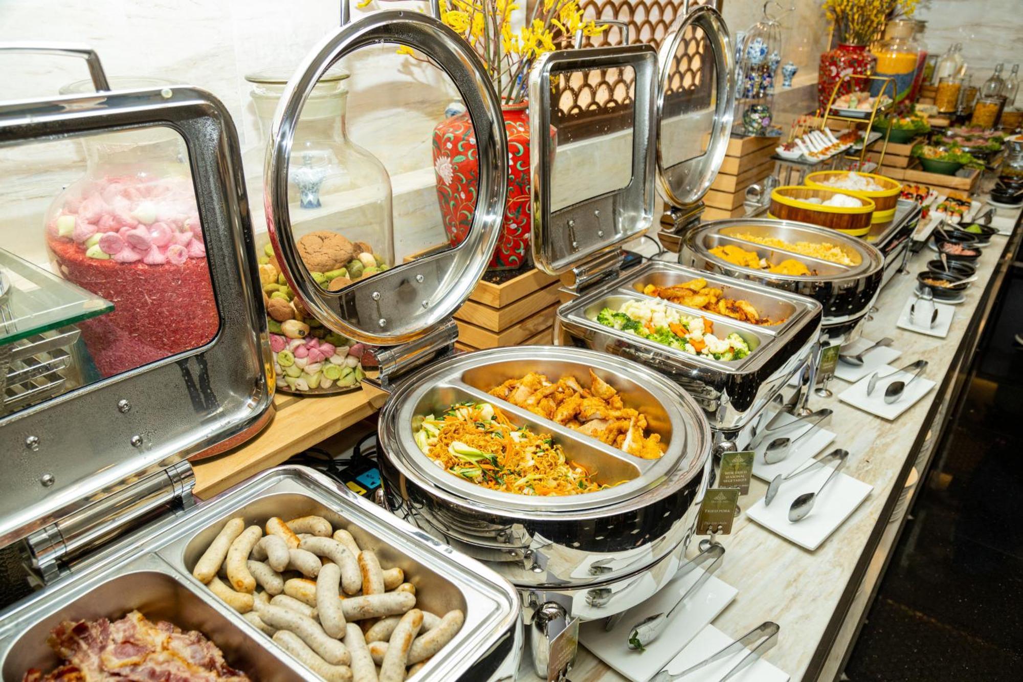 The Oriental Jade Hotel Hanói Exterior foto A buffet at a hotel