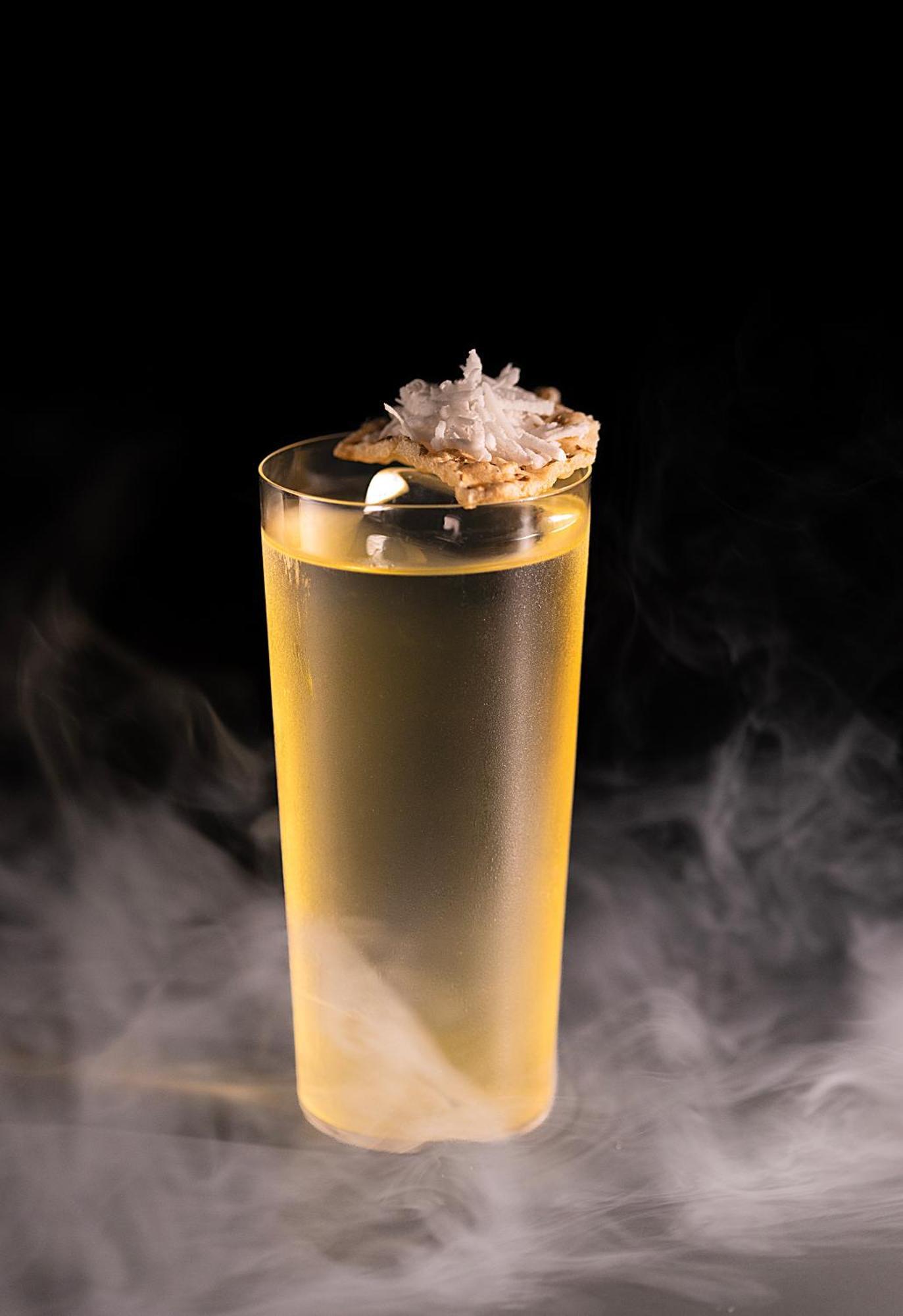The Oriental Jade Hotel Hanói Exterior foto A glass of dry ice cocktail